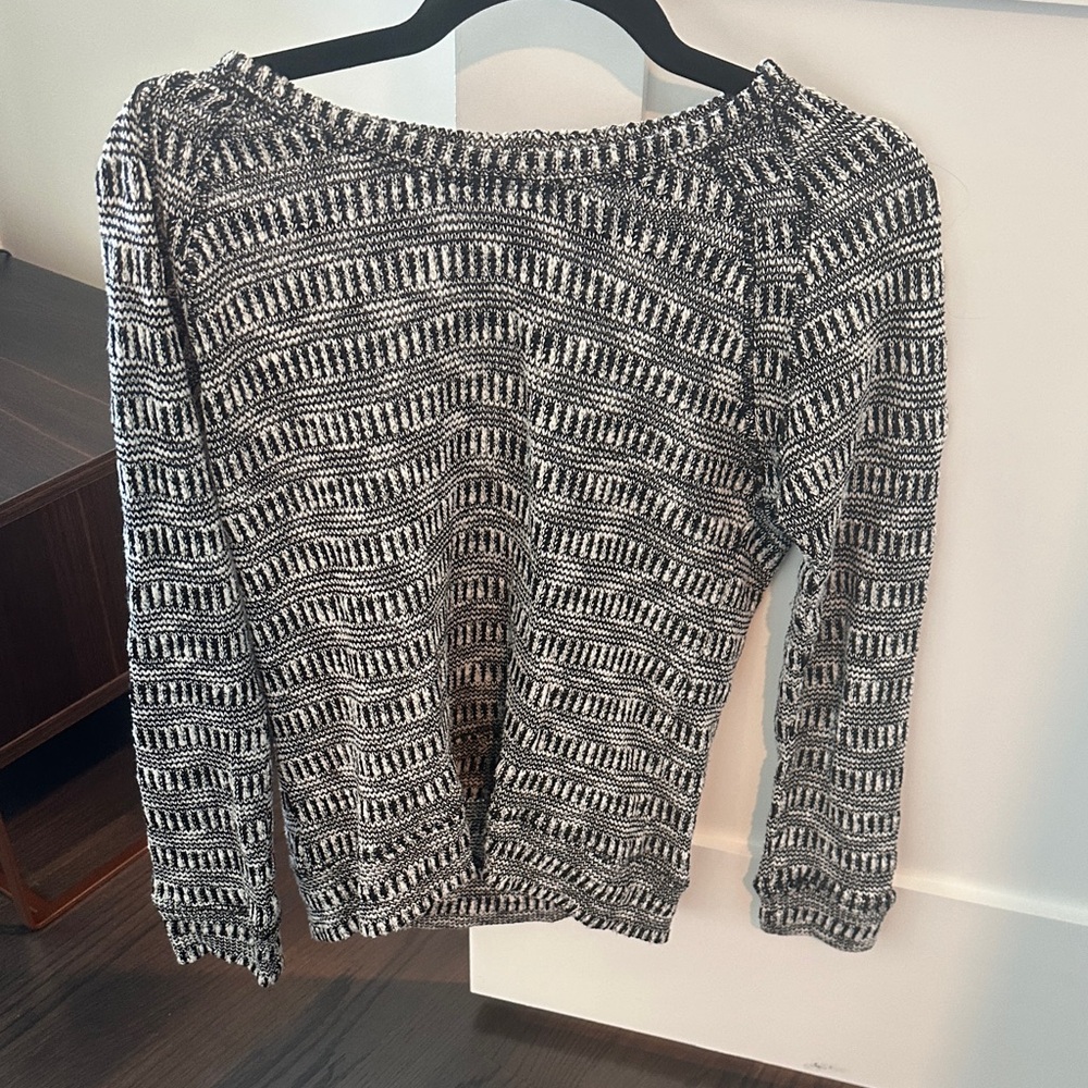 Black and white Kut from the Kloth lightweight sweater